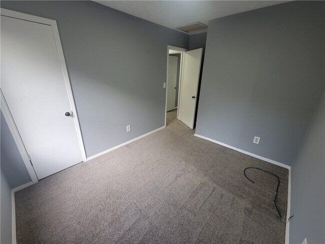 Building Photo - 1085 Mainstreet Valley Dr