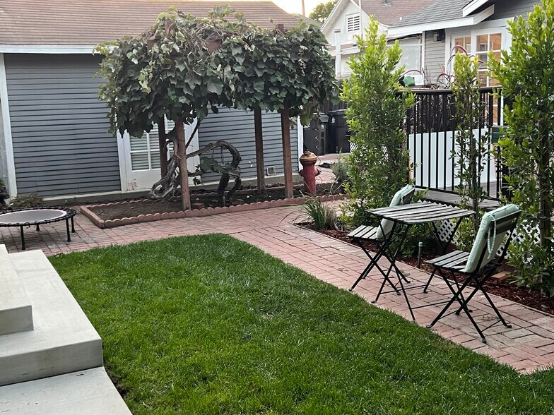 Building Photo - 1234 E Florida St