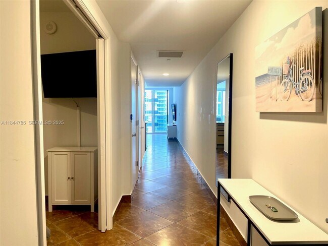 Building Photo - 1830 S Ocean Dr