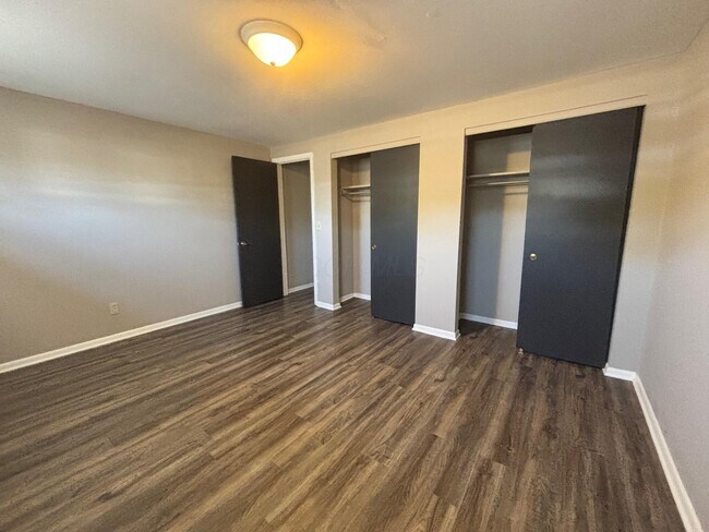 Building Photo - 859 Oakland Park Ave