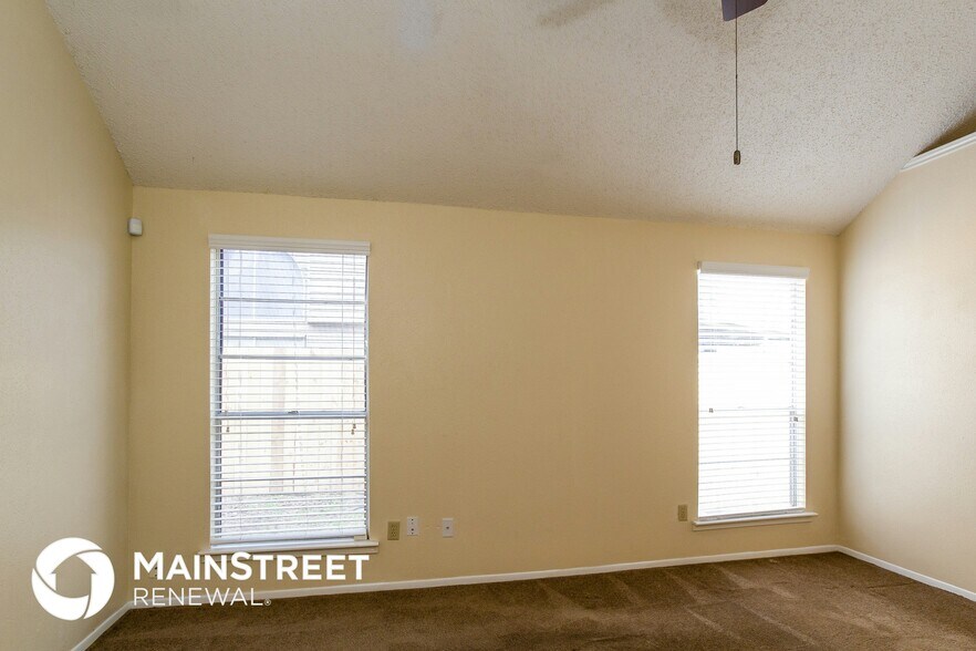 Building Photo - 1526 Rushworth Dr