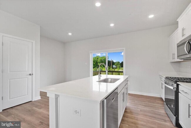 Building Photo - 16525 Green Glade Dr