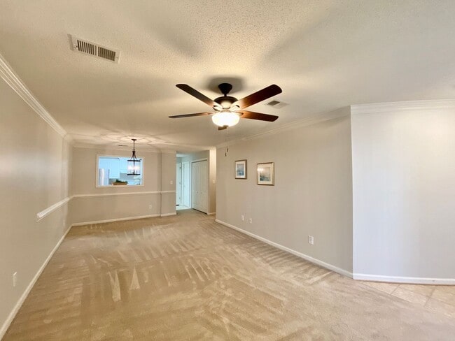 Building Photo - Super-Cute Condo! First Floor - 1-Story - Fenced Patio - Storage - Pet Friendly!