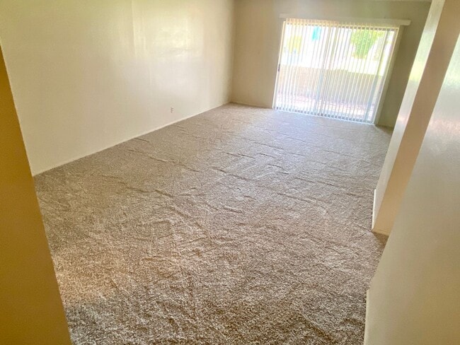 Building Photo - MOVE IN SPECIAL-NO RENT DUE UNTIL JANUARY 1, 2026 - 2 Bedroom 2 Bathroom in Central Phoenix