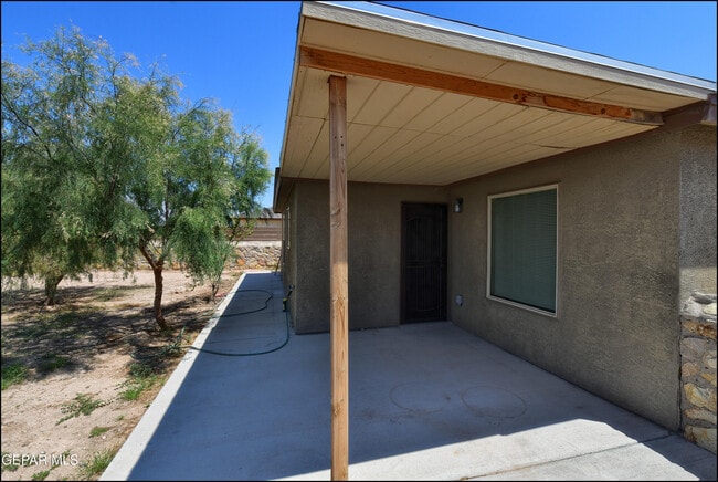 Building Photo - 741 Nuevo Desierto Dr