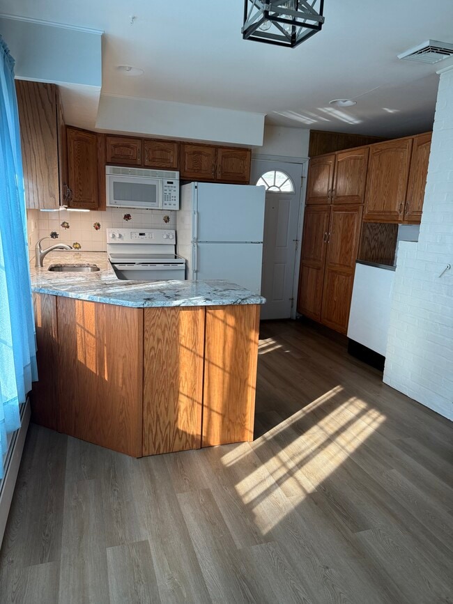 Building Photo - 50 Schoolhouse Ln