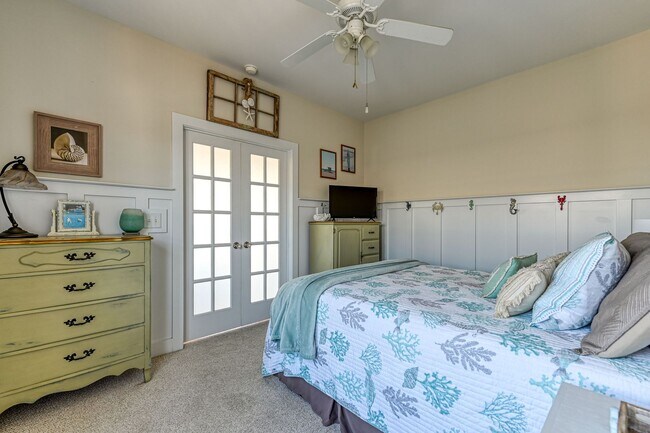 Building Photo - OFF-SEASON FURNISHED RENTAL AVAILABLE JAN and FEB '26