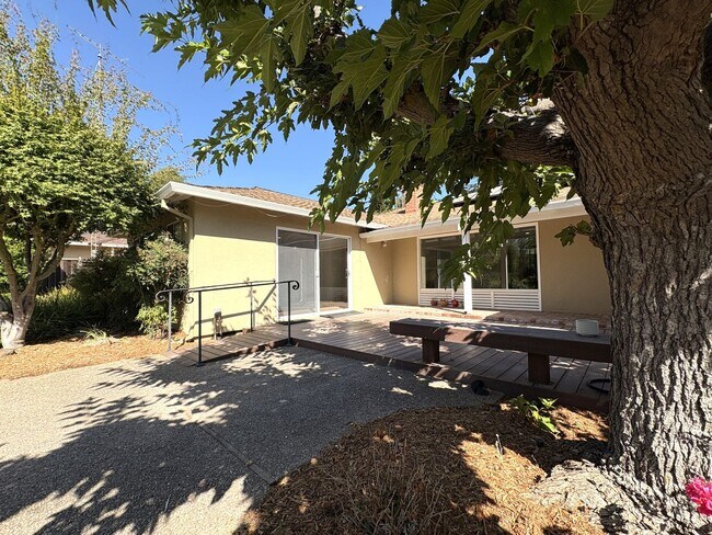 Building Photo - Modern Oasis in the Heart of Los Altos – U...