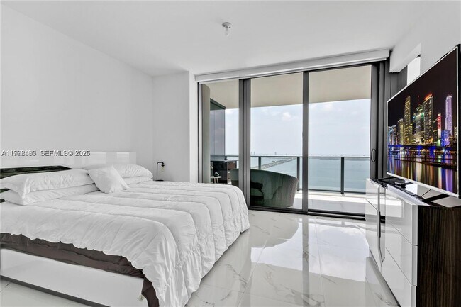 Building Photo - 3131 NE 7th Ave