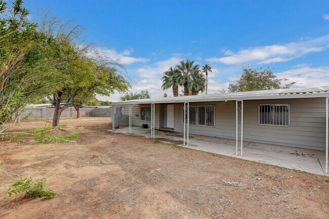 Building Photo - 136 Sir Thomas Dr