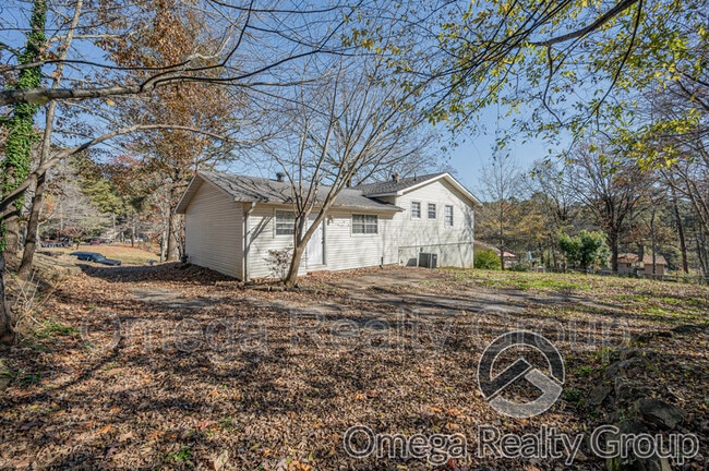 Building Photo - 504 Roselle Ln