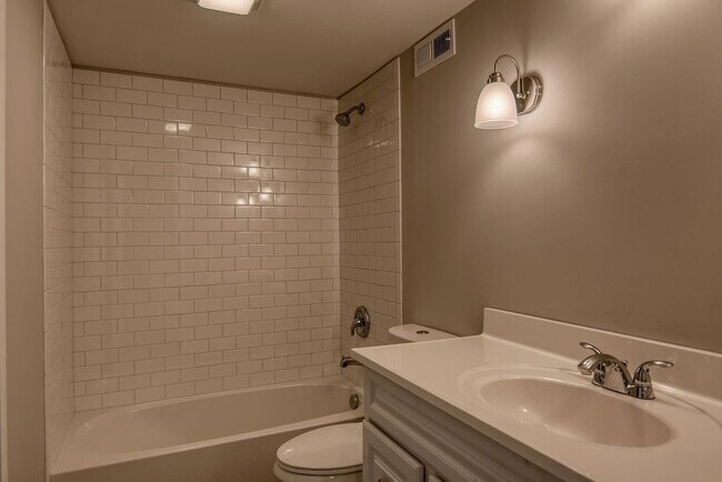 Building Photo - 1734 N Stone St