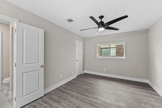 Building Photo - 16026 Beechnut St