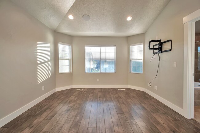 Building Photo - Incredible 6 bedroom Rambler in West Jordan