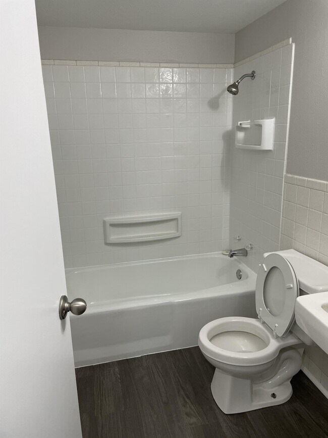 Building Photo - 2611 27th St