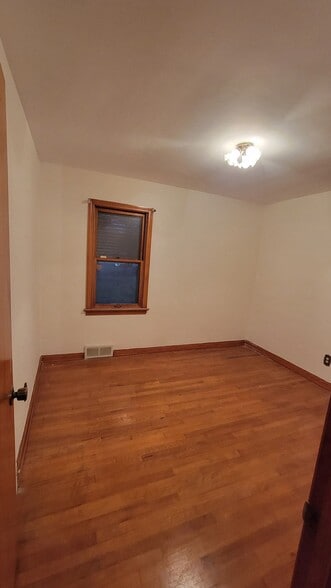 Building Photo - 805 E Boston Ave