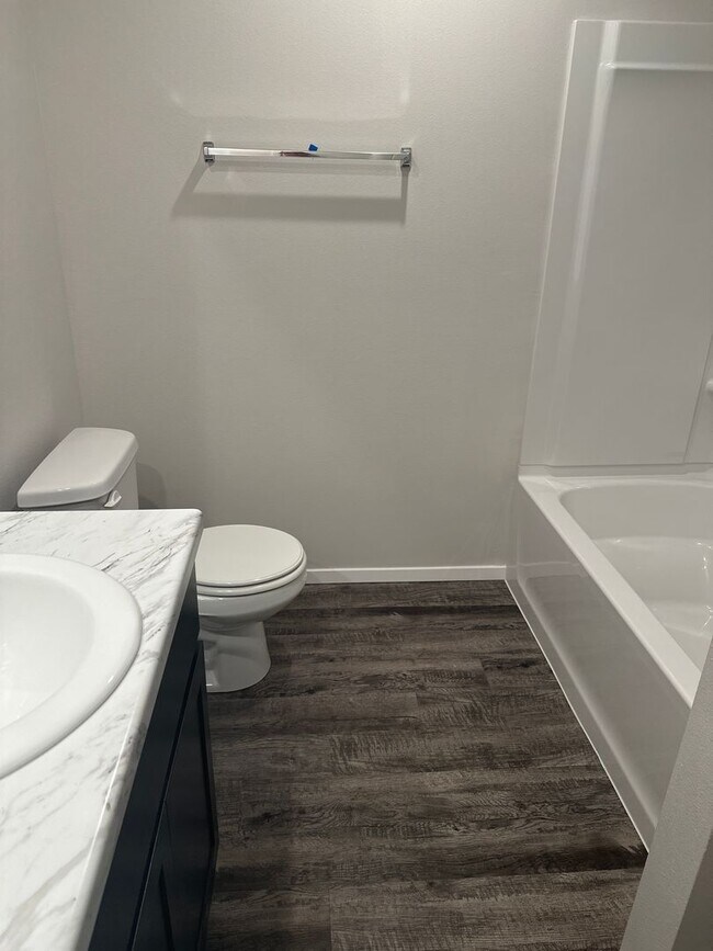 Building Photo - *NOW PRELEASING* Three Bedroom | Two Bath Home in Broken Arrow