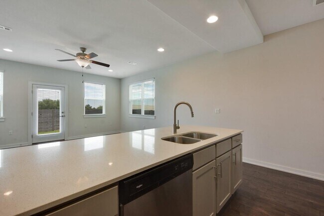 Building Photo - 8913 Parker Ranch Cir