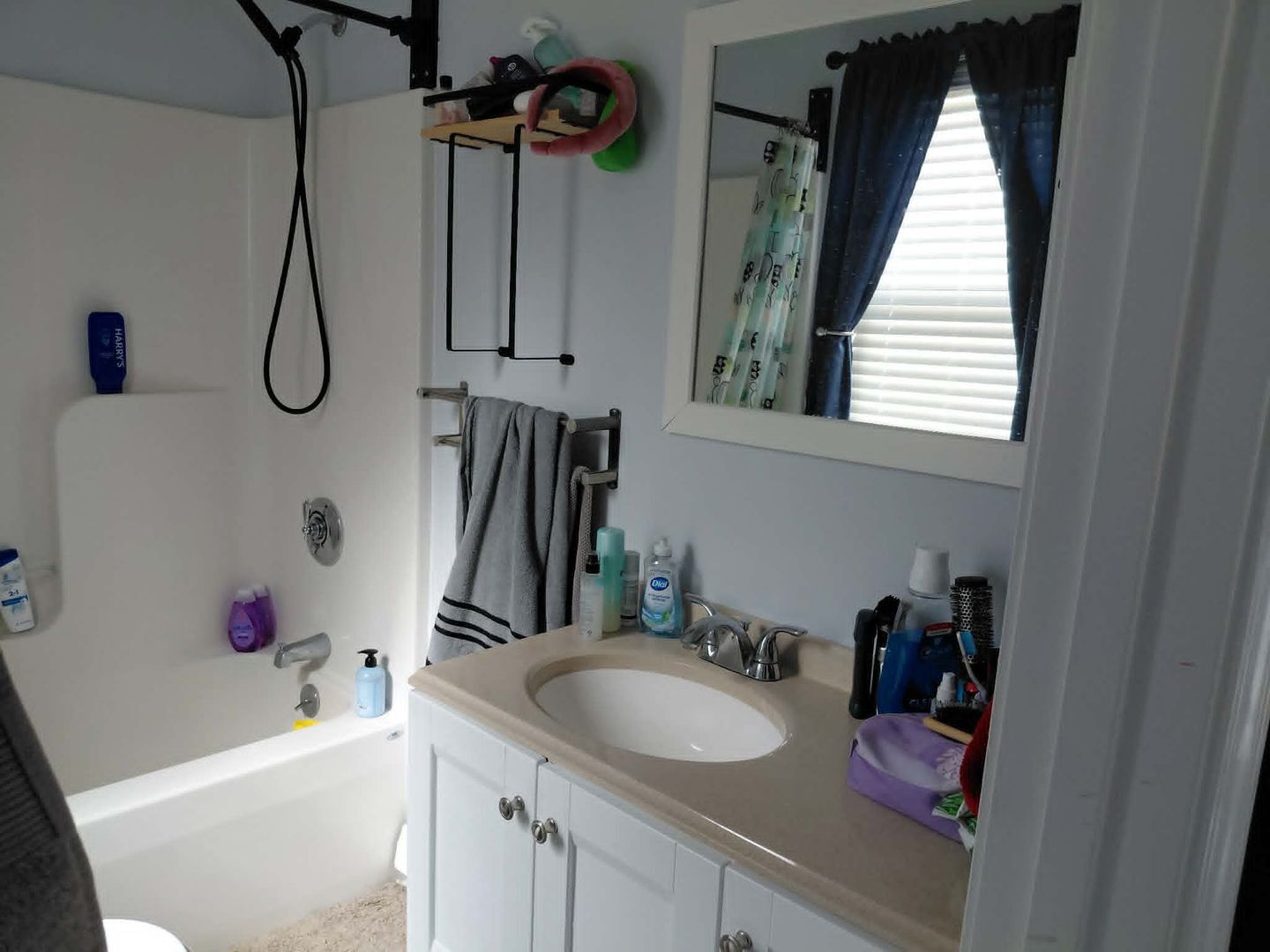 Building Photo - 82 Main St