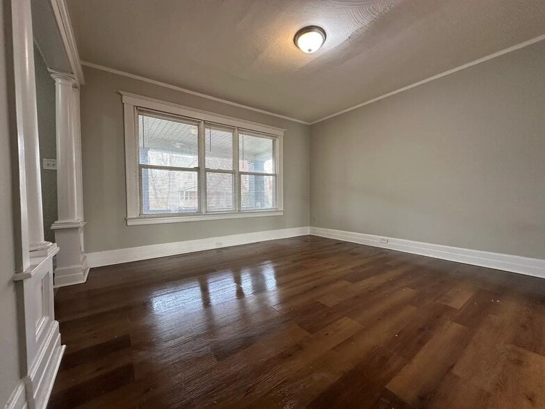 Building Photo - 242 Ferris St