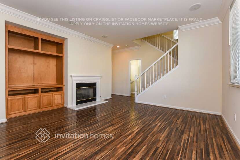 Building Photo - 1643 Dewey St