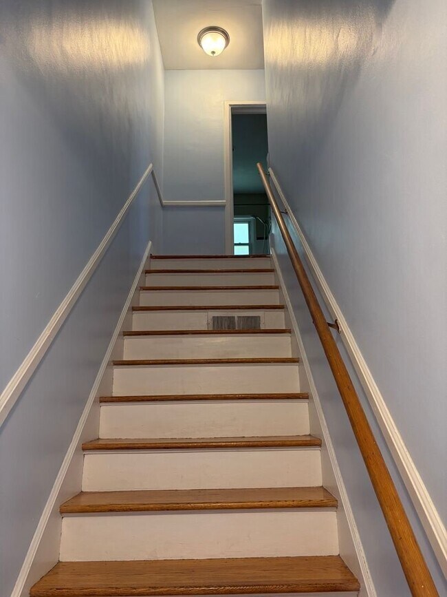 Building Photo - Cleveland Park - University Ridge Condo- 2 Bedroom 1 Bath