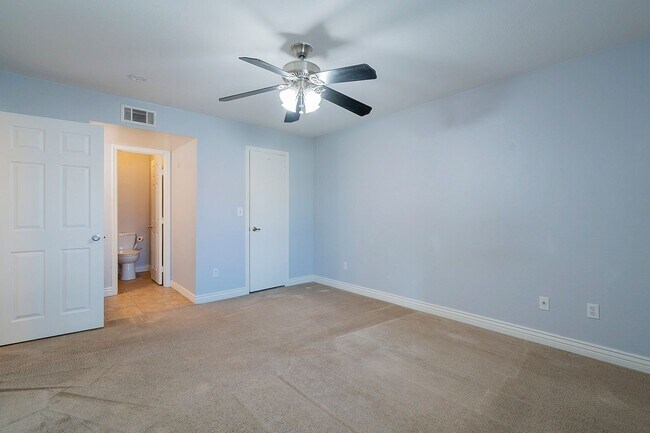 Building Photo - Ready to Move In - Two Bedrooms!