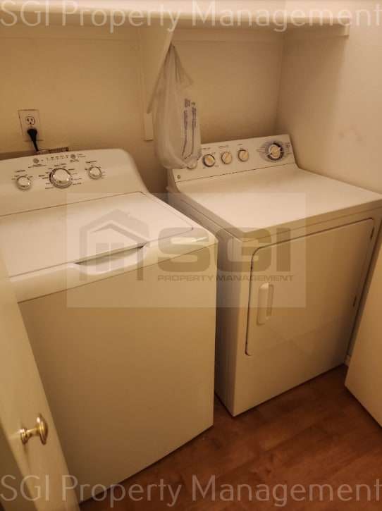 Building Photo - 2016 E Bluefield Ave