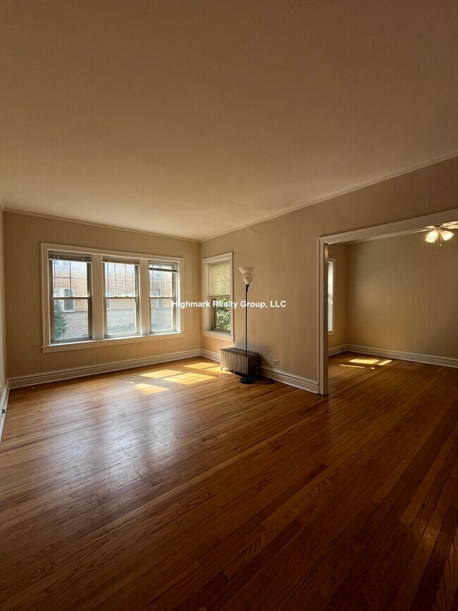 Building Photo - 910 Reba Pl