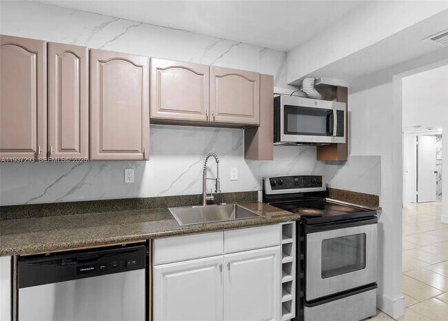 Building Photo - 14013 SW 90th Ave