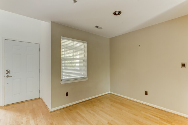 Building Photo - 501 Olmsted Park Pl