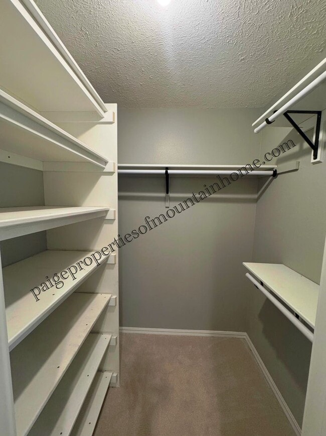 Building Photo - 4 Bed/2 Bath Home in Village Green
