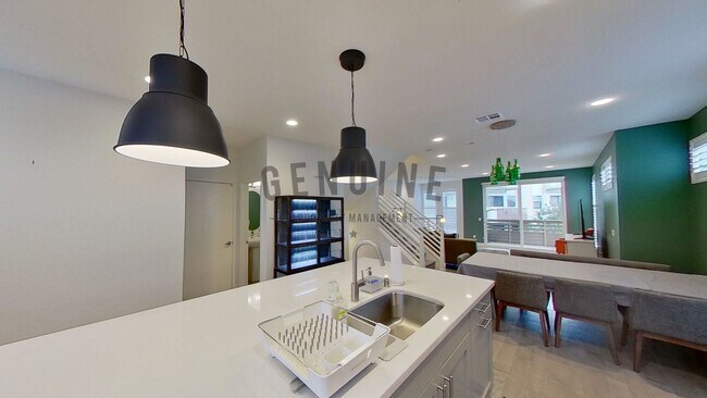 Building Photo - Beautifully Furnished 3Bd 3.5Ba Condo in Costa Mesa