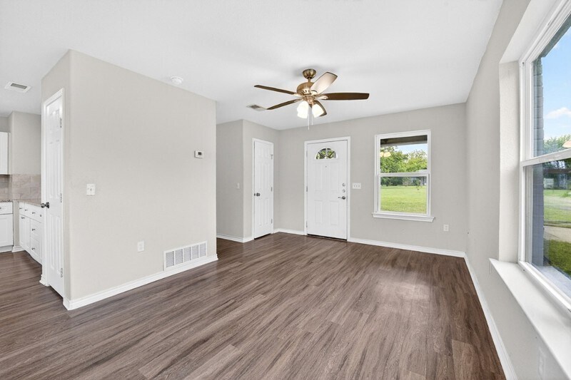 Building Photo - 317 Jones St