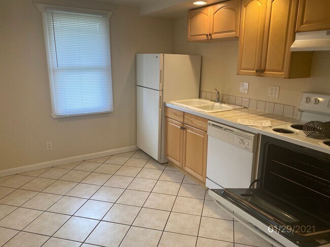 Building Photo - 913 52nd St SE