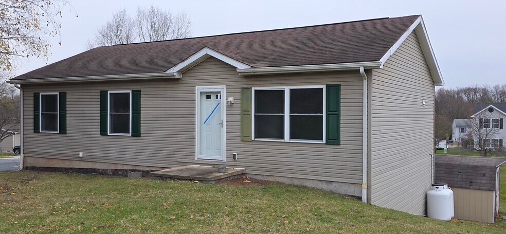 Building Photo - 10 Susquehanna Dr