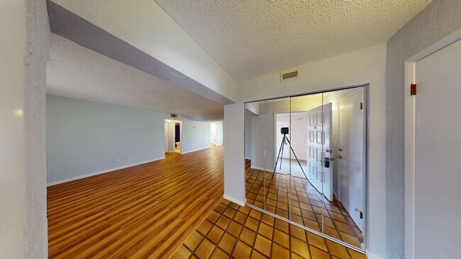 Building Photo - Spacious 2Bed/ 2Bath Condo In Indigo Point...