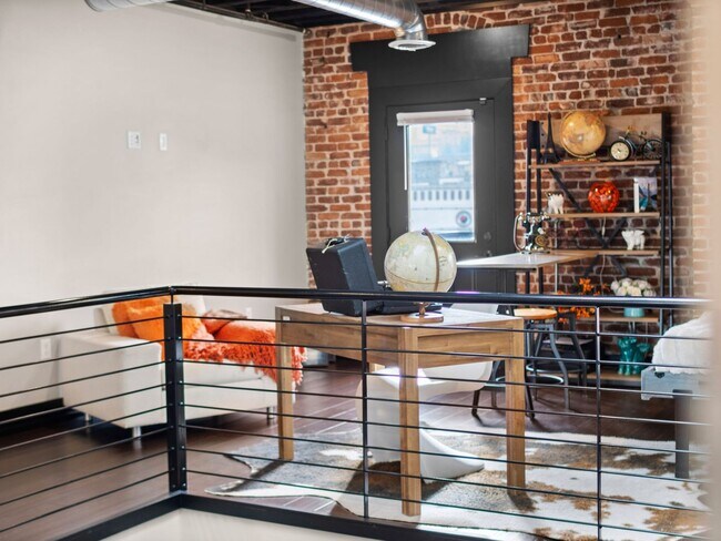 Building Photo - 401 W 1st Ave