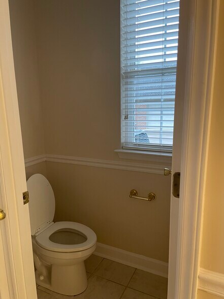 Building Photo - 1855 Cameron Heights Cir