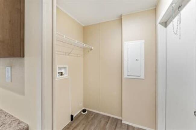 Building Photo - 135 Southlake Dr.