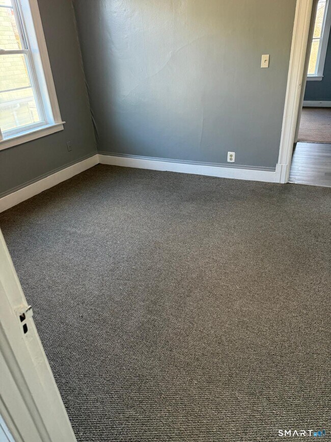 Building Photo - 120 Evergreen Ave