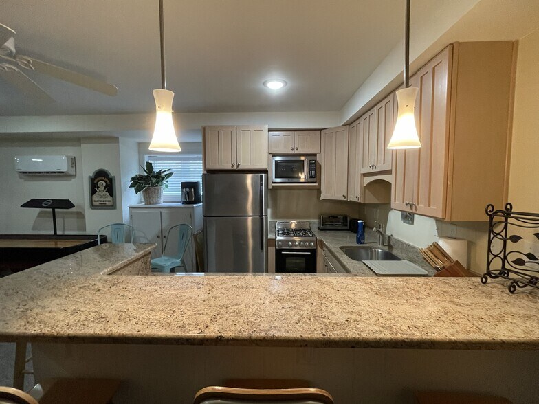 Building Photo - 3840 Bay Oaks Pl