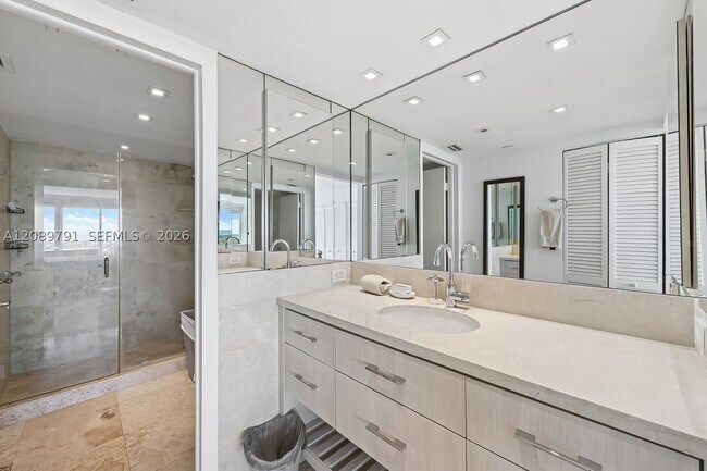 Building Photo - 881 Ocean Dr