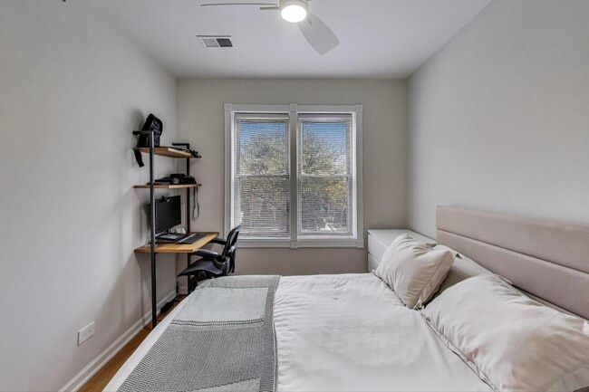 Building Photo - 600 N La Grange Rd