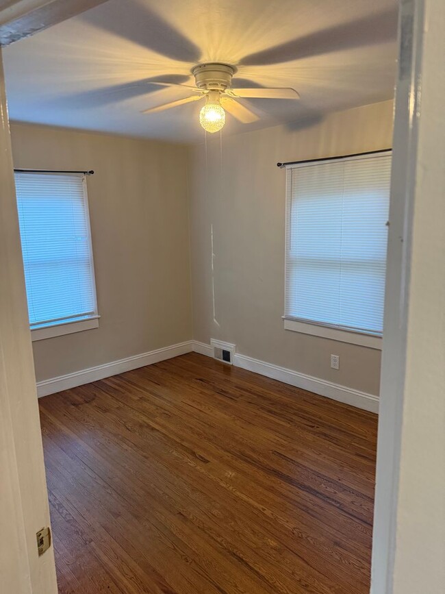 Building Photo - 2 Bedroom Salisbury Home
