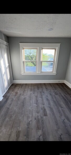 Building Photo - 95 New Canaan Ave