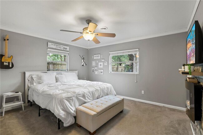 Building Photo - I Bedroom 2 Bath Home with Carport