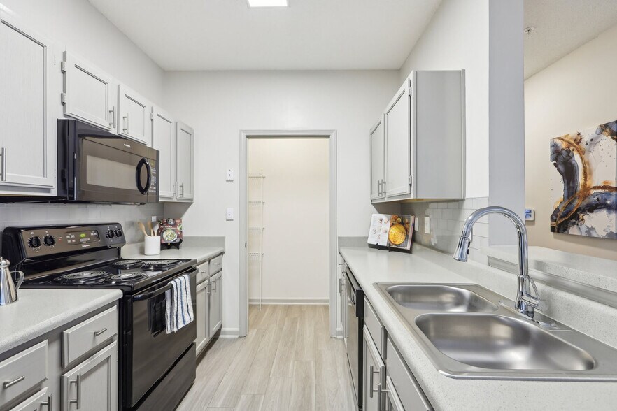 Primary Photo - Grove on Southlake