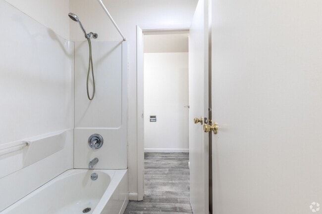 Building Photo - Emerald Pond Estates | 2 bedroom, 1 Bathro...