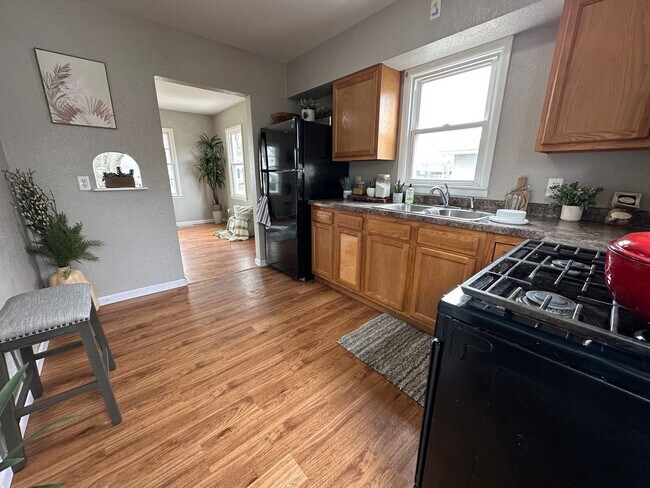 Building Photo - 3 bed, 1 1/2 bath Home for rent in Elk Run Heights